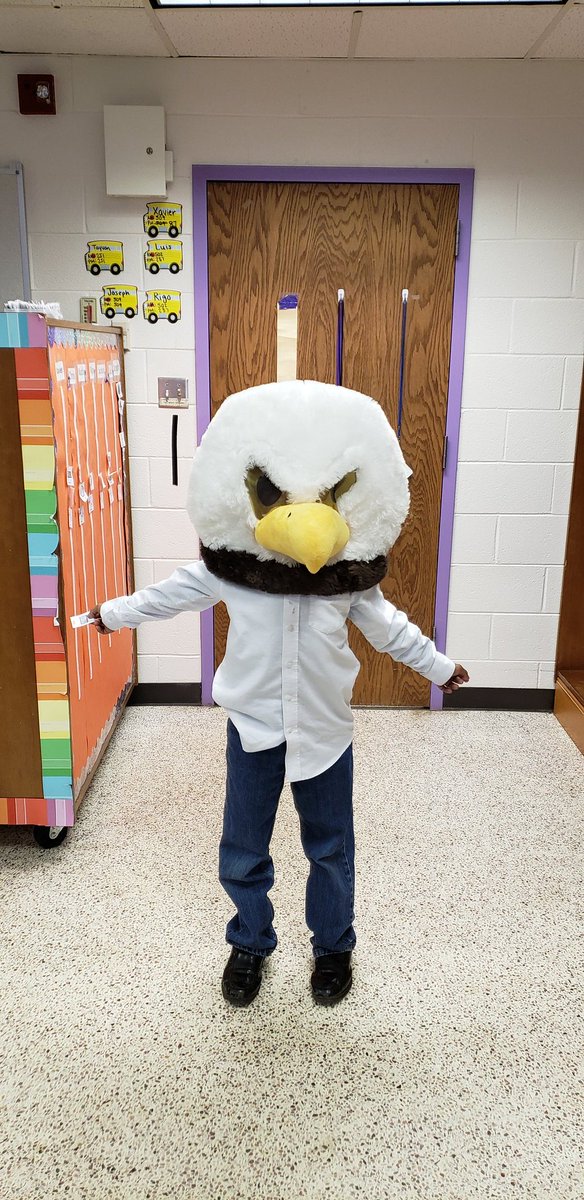 ajonesfp's tweet photo. The @PetreeElem eagle was spotted a few times today 👀 @AsstPrincipalPo https://t.co/c3Wmk19ATr