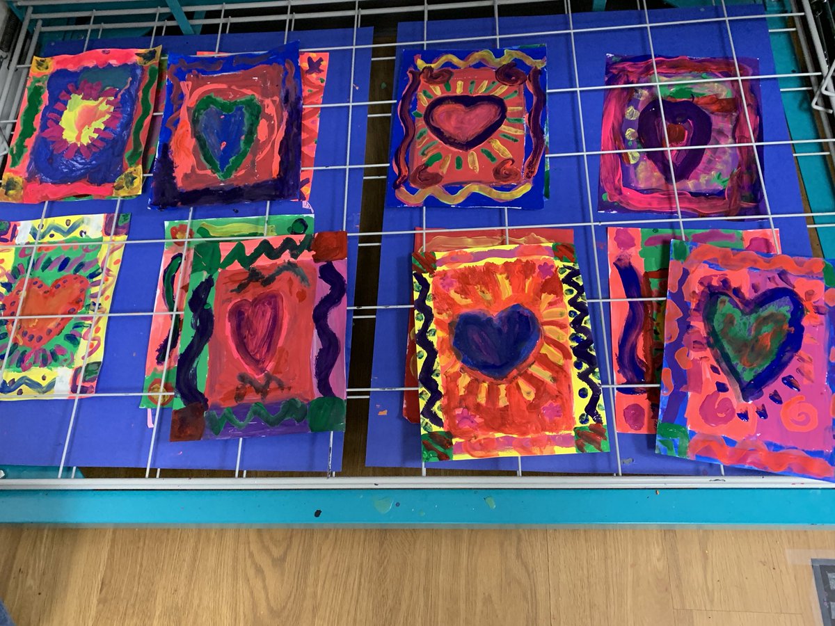 GantivaTanya's tweet photo. 4th grade artists are finishing up their Peter Max inspired hearts 💕  #petermax #cfisdspirit #cfisdfinearts #cfisdarts @CFISDArts @CFISD_FineArts #woodardwolves #wolfpackart https://t.co/xPYszMpTQ5