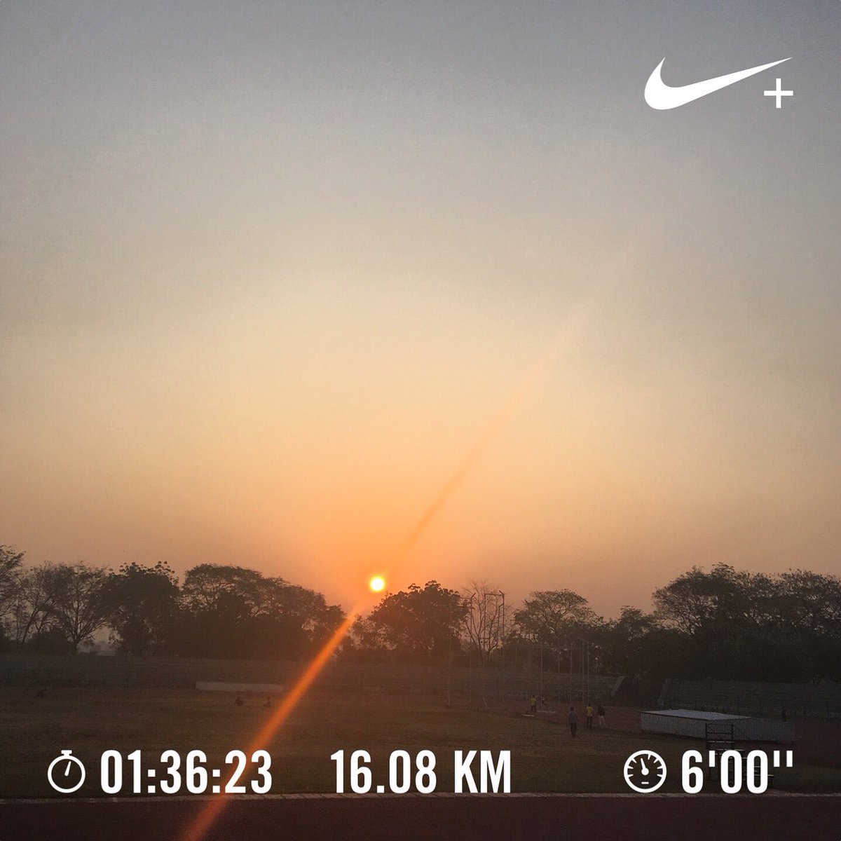 Nithin's tweet image. 6:36 AM: 15 min warm up walk followed by 145 BPM HR run for almost 10 miles.

#Runners360 #HRbasedrun #180method #MAFmethod #145BPM #werun2019 #werunkalaburagi #nikeplus #nikerunning #sunrise #nature #nofilter