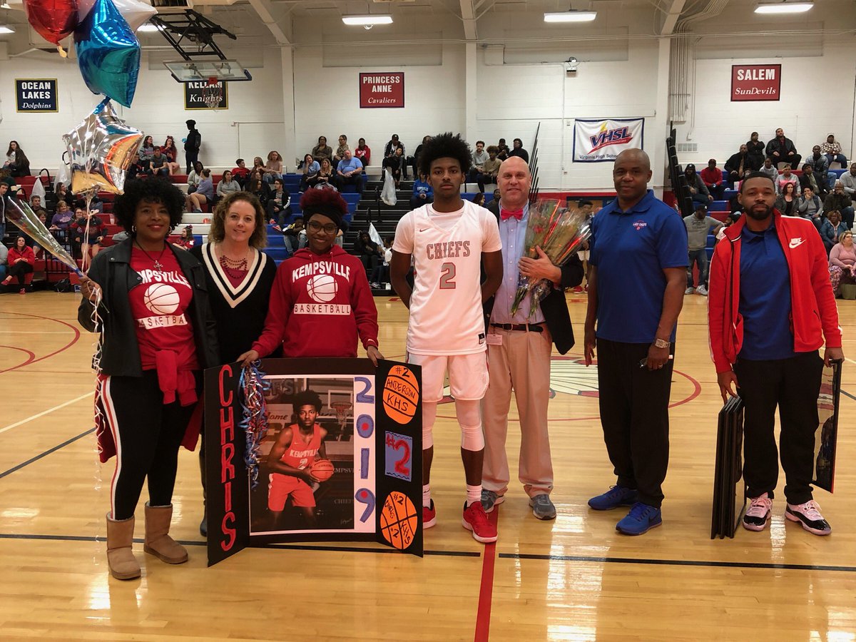 KSpringerwalker's tweet image. CO 2019 Senior Night @KHS_Chiefs