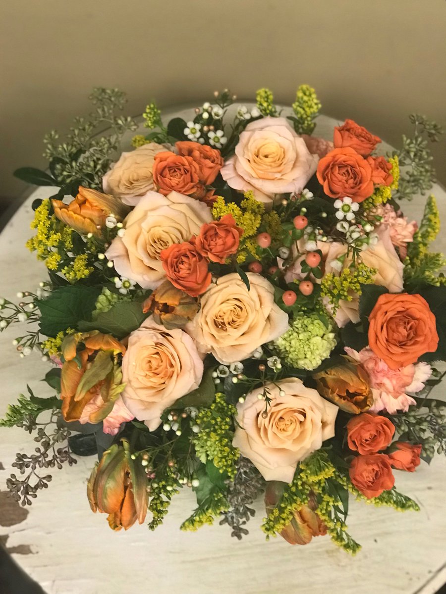 Dandelions10's tweet photo. We have gorgeous florals for delivery or pick up for Valentine’s Day
765-289-6363 https://t.co/K7jLXV8OJl