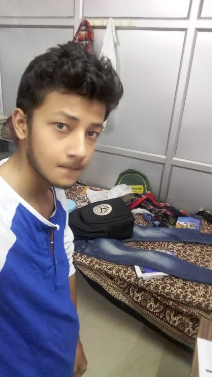 actorparasdixit's tweet photo. #throwback #actorparasdixit #allahabad #parasdixit #actorinetawah #actor #paras #dixit #MUFC #GRAMMYs #TwitterMischief https://t.co/NnDP7lM93S