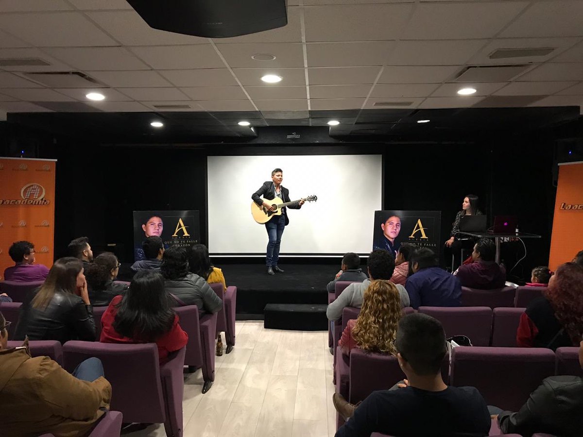 AlexisMusicMX's tweet photo. ¡Gracias a todos los que me acompañaron hoy para ver el video y escuchar antes que nadie #QueNoTeFalleElCorazón! 🤠 

Mi gente, ¡gracias por tanto apoyo y amor! ❤️🎶 https://t.co/Rd87LdhpdC