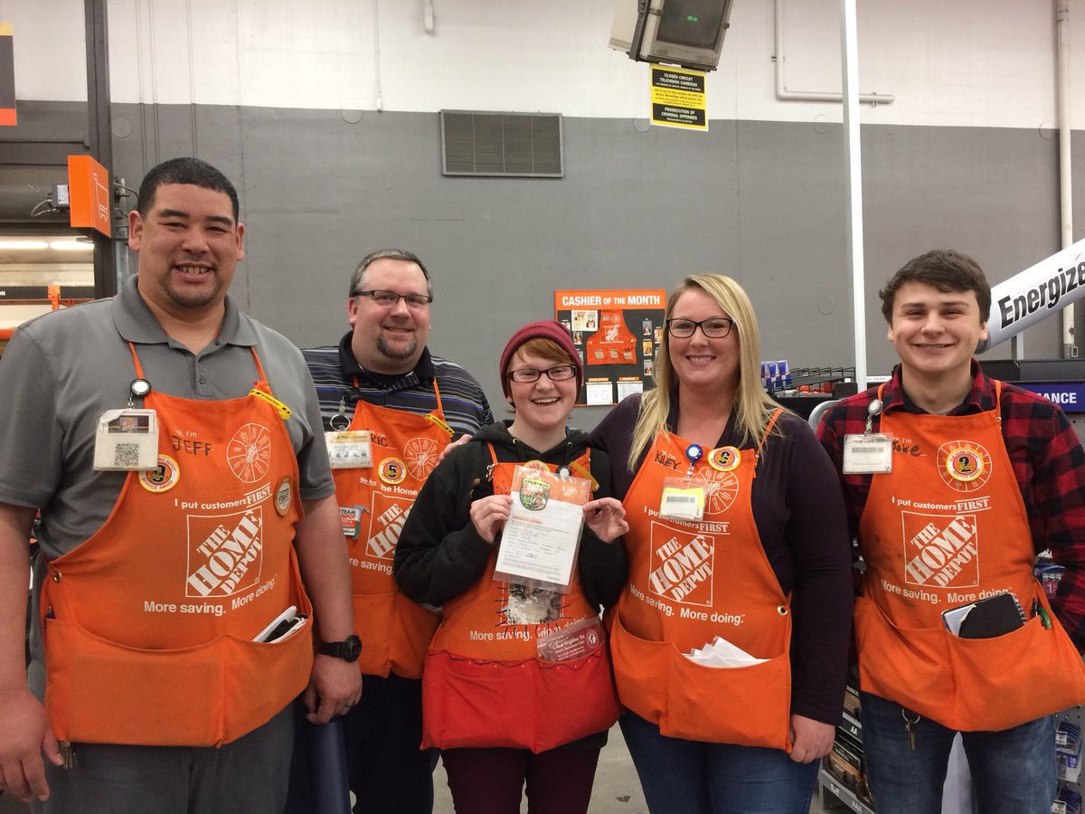 JenniferRTHD's tweet photo. Giving props to Mindy for owning her self development and learning how to Head Cashier #futureleader @rjmiller109 @EricLatkovichHD @JWilkesTHD4718 @365THD https://t.co/V6oirozXmM