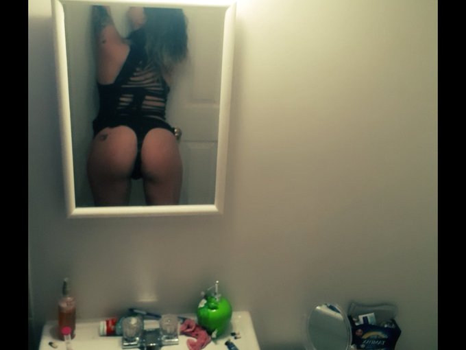 I'm online right now on skyprivate (live skype show). my private profile: https://t.co/Jk9d94qeDi Please<a href="/tag/camgirl"class="tags"><span>#camgirl</span></a>