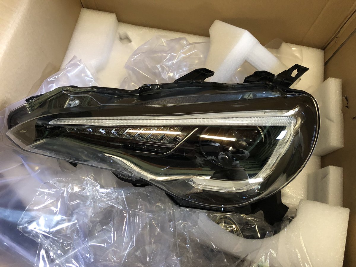 ユウキ 86降りました 結果 こんな粗悪品買うぐらいならクリスタルアイv3か後期brzヘッドライト買った方がマシですね