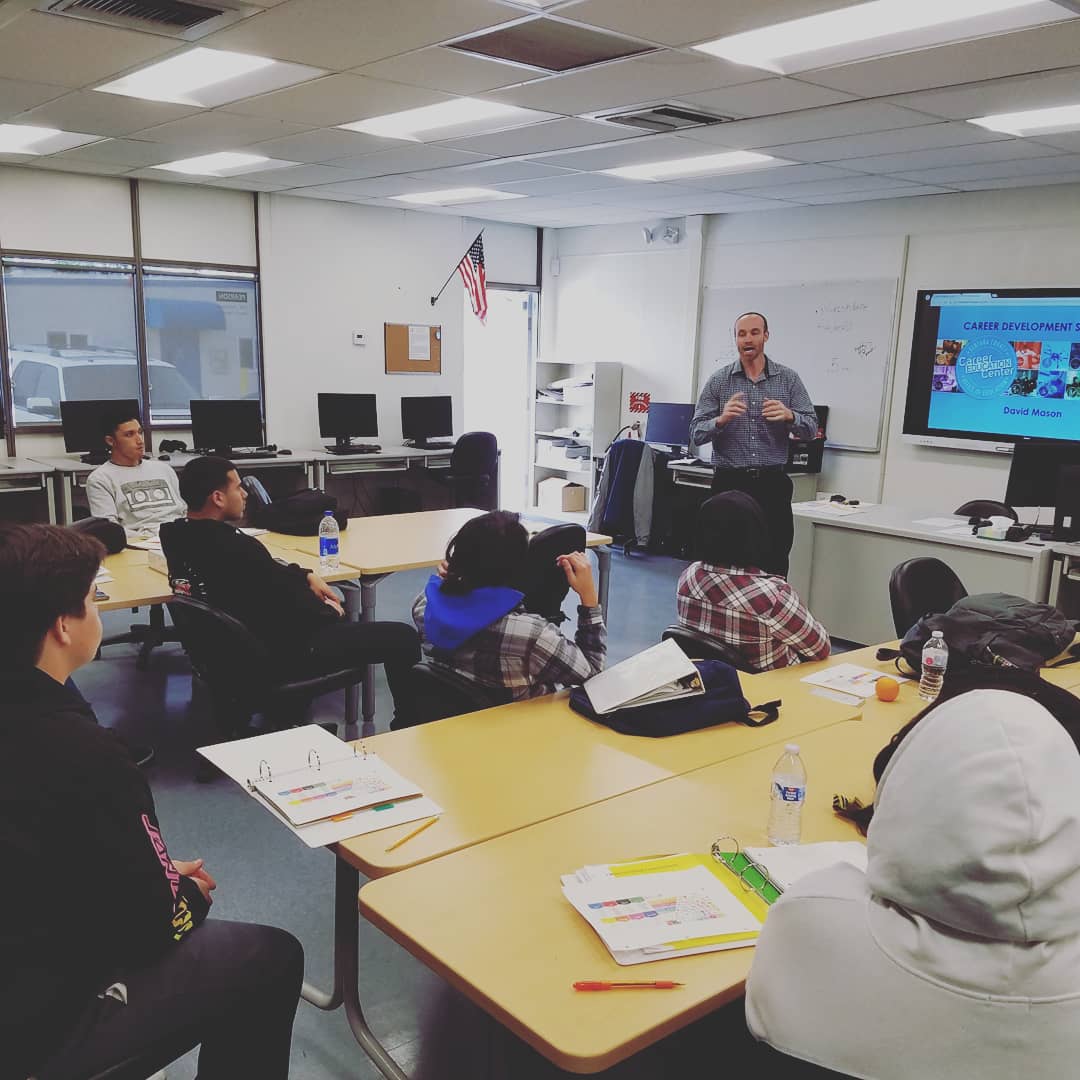 dbmason5's tweet photo. Motivating young entrepreneurs to be innovative and creative as they open their small businesses in Ventura county! https://t.co/h69Pgfc8E7