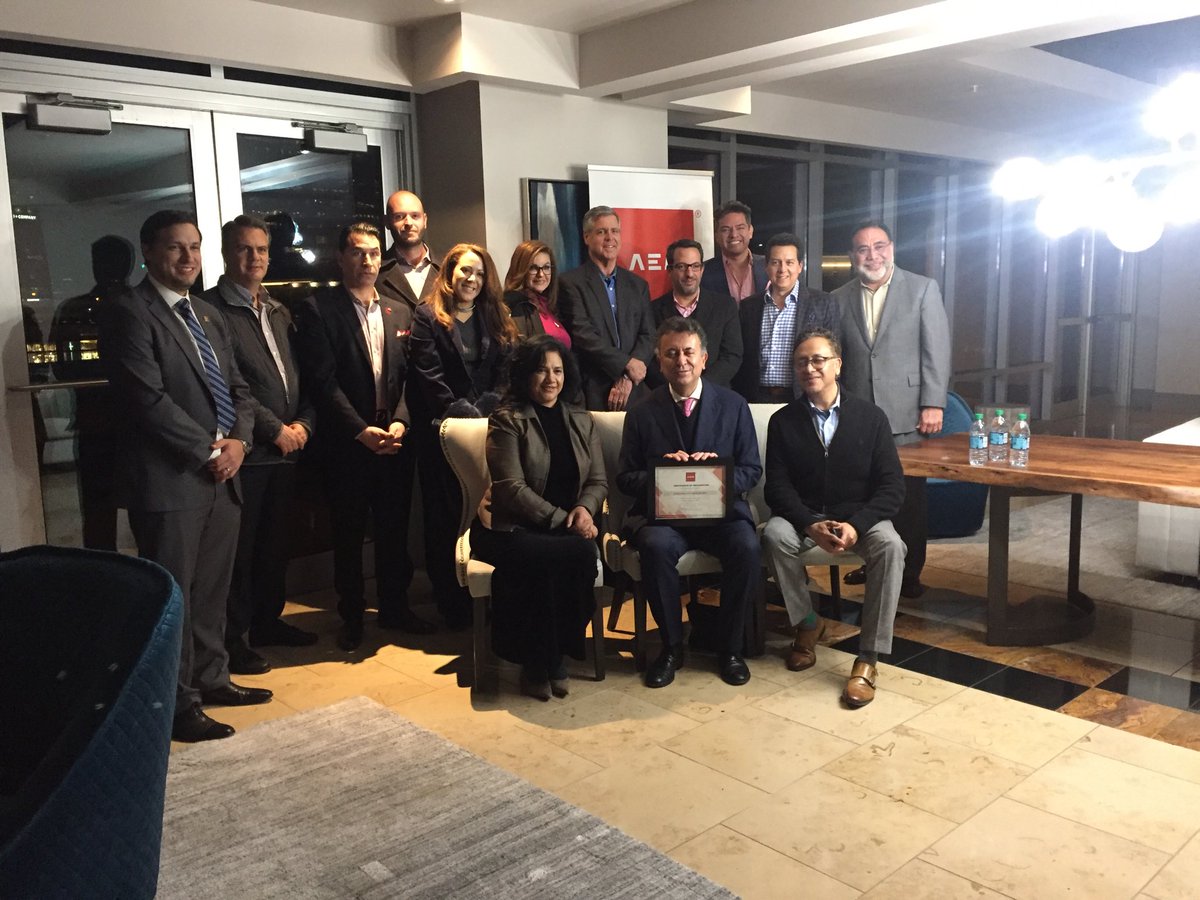 cgarciadealba's tweet photo. Gracias Asociación Empresarios Mexicanos Dallas ⁦@DallasAem⁩ ,su 1ra mujer Presidenta ⁦@clautorrescano⁩ &amp;Mesa Directiva por emotivo reencuentro&amp;reconocimiento. Mi respeto a Cónsul General ⁦@ConsulMexDal⁩ ⁦@fdelatg⁩ por presencia&amp;liderazgo en Norte Texas. https://t.co/5megPtxgIv