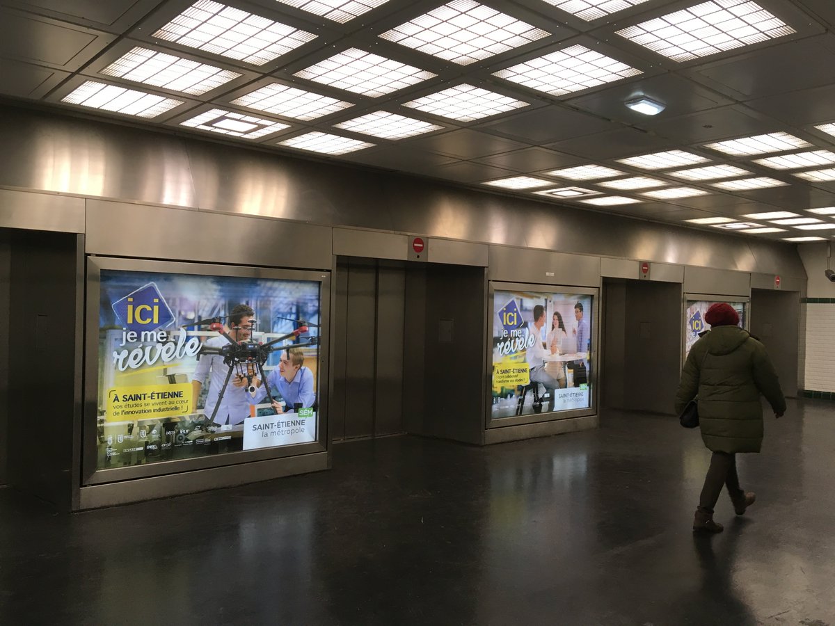 [Étudiants] Saint-Étienne #fière de ses #étudiants ! #SaintEtienne, grande ville étudiante s'affiche dans le métro parisien !   #stéphanoisfier <a href="/Paris/">Paris</a> <a href="/RATPGroup_Terr/">RATP Group Territoires</a>  <a href="/CCJ_St_Etienne/">CCJ.Saint-Etienne</a> #villeétudiante <a href="/Univ_St_Etienne/">Université Jean Monnet Saint-Étienne</a> <a href="/TelecomStE/">Télécom Saint-Étienne</a> bit.ly/2UVlcs0