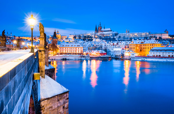 Visit_Czechia's tweet photo. #Prague castle in winter, from the Charles #bridge, #Czechia.
#winter #snow #river #evening #cstle #cathedral #lights #VisitCzechia #CzechiaHeritage #travel #tourism #gem
Photo by Lucie Debelková https://t.co/i1y0A2hSx3