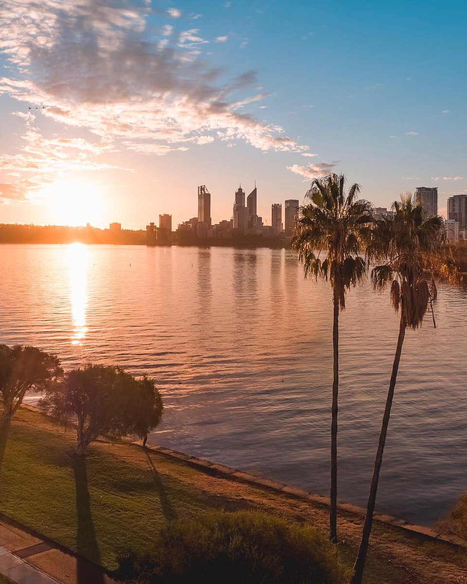 Golden glow over #cityofperth captured by IG/ ospreycreative ✨