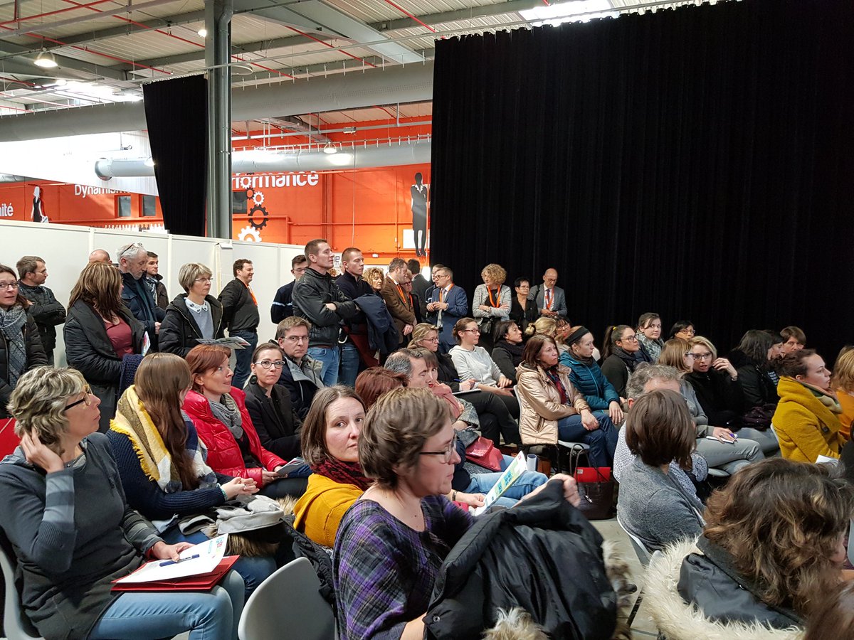 DSDEN70's tweet photo. Visite du #FuneIT par Mme la rectrice @___FAB_ @AcademieDijon M le recteur @ChanetJF @acbesancon et Madame l'inspectrice d'académie @MenissierLil https://t.co/nqZnXJpTpH