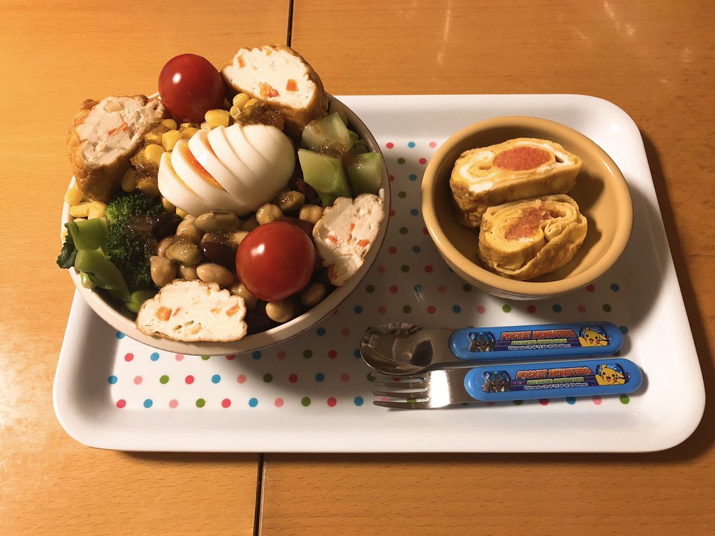 cccc628's tweet photo. 夜ごはん⭐️

キャベツともやしとブロッコリーとトマトとコーンとビーンズと魚河岸揚げのサラダ(青じそおろしドレ)
明太卵焼き

明太卵焼き美味しすぎたぁぁ🥚✨
卵かぶりだけど。笑 https://t.co/9MyPFrryxJ