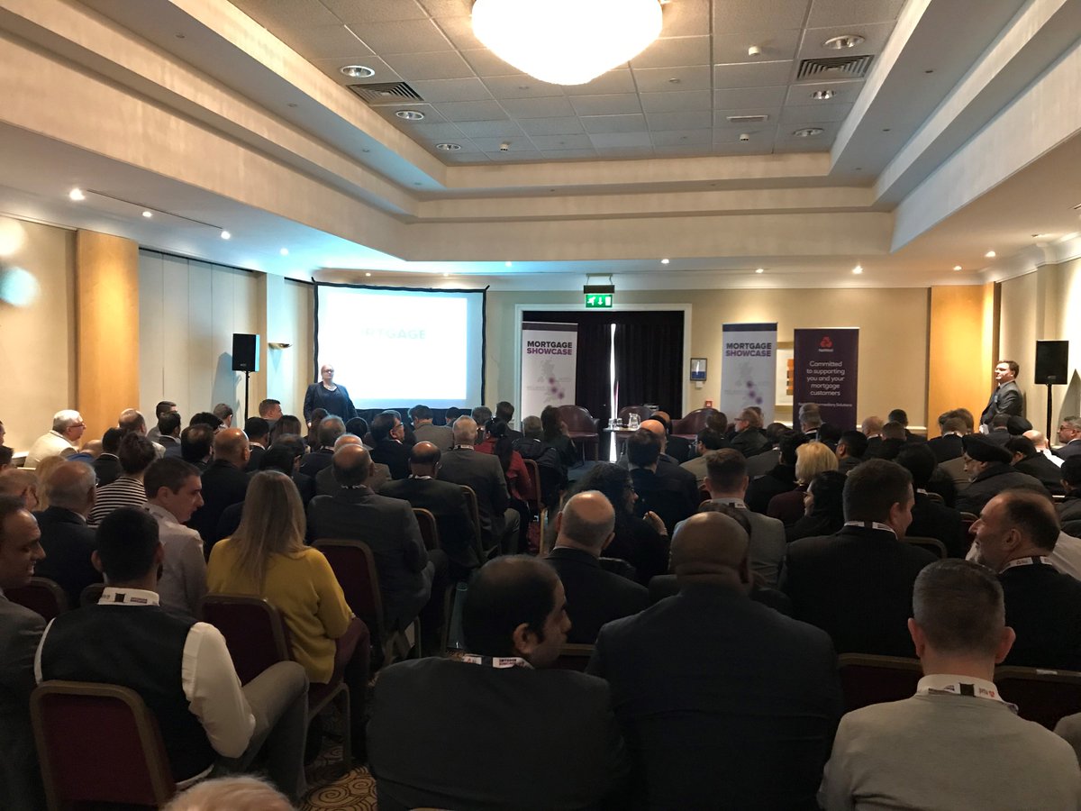Mtg_Showcase's tweet photo. First of the seminar sessions is packed to the rafters #showcasesouth #lenderpanel #snug #aircon https://t.co/NrGY0TwlSB