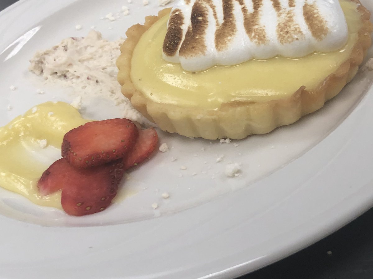 fluffy2910's tweet photo. The lemon tart from class #CUL285 https://t.co/chMZlqHLbY