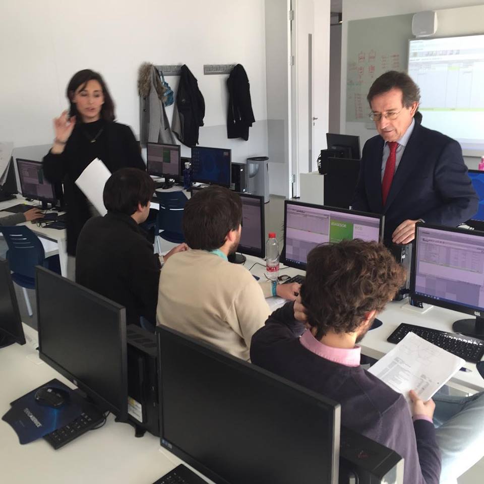 LoyolaMasteres's tweet photo. Nuestros estudiantes del Master Universitario en Tributación y Asesoría Fiscal (#MUTAF), han tenido un Taller de Gestión Fiscal impartido por el profesor Carlos Martos. #liderazgo #formacion #master #loyola #tributacion #asesoriafiscal #sevilla #doshermanas https://t.co/4MQkNrTzLQ