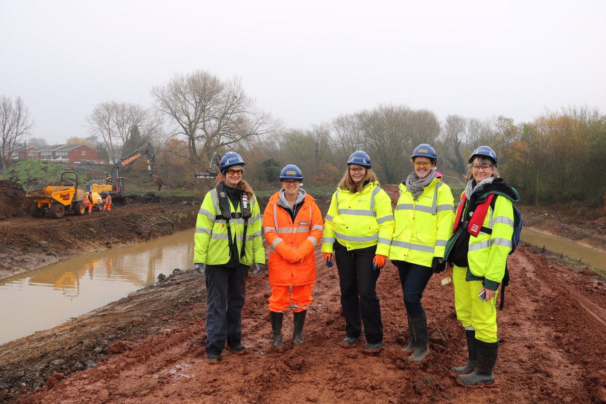 EnvAgencyMids's tweet photo. As we celebrate #WomeninScience here's some #TeamEA ecologists, project managers and engineers who are currently working on the #WestMidlands' largest flood scheme at #ForgeMill on the River Tame. @STEMLearningUK https://t.co/lbVOsiPQh3