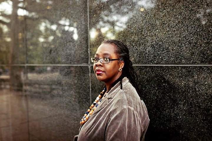 DoualaArtFair's tweet photo. Aujourd'hui, nous souhaitons rendre hommage à BISI SILVA. Une dame qui nous a inspiré par son travail et sa vision de l'art contemporain. Commissaire d’expositions indépendante, elle a fondé et dirigé le Centre for Contemporary Art à Lagos.
Que son âme repose en paix. https://t.co/SFzR0SVZPB