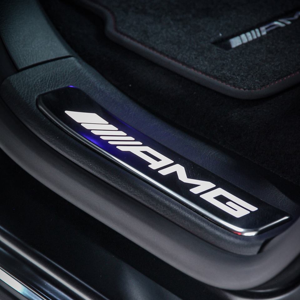 MercedesAMG's tweet photo. The Mercedes-AMG G 63 is proof that you can be rugged and still have taste for the finer things in life. #StrongerThanTime

[Mercedes-AMG G 63 | Csn: 13.1 l/100km | CO2: 299 g/km]

📷: Mercedes-Benz Berlin https://t.co/0tJcTatg9B