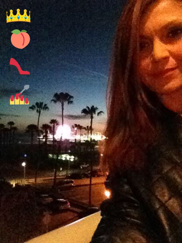 tsurimi's tweet photo. Chilly night at the beach in iconic Santa Monica with the bewitching #Goddess MG. Shopping, the Pier, dinner & nightlife but sheโs keeping warm in the Burberry coat I bought her.
๐๐ต๐๐งฅ๐ธ๐ป๐
#TuesdaySeduction
#SpoiledQueen
#RuffStyle #Femdom #Findom
#DommeSubmission #EliteSexy https://t.co/NJWISKsILo