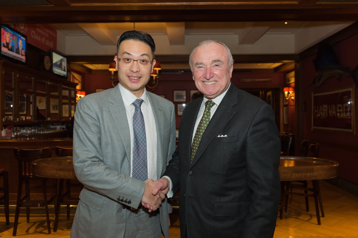 DrJohnnyHon's tweet photo. Lunch with Commissioner #WilliamBratton, one of the greatest figures in American policing. William rose from the ranks to become the Commissioner of the @BostonPolice, Chief of Police of LA & two-time Police Commissioner of NYC.
#drjohnnyhon #globalgrouphk #civilservice https://t.co/i1XJTP67gk
