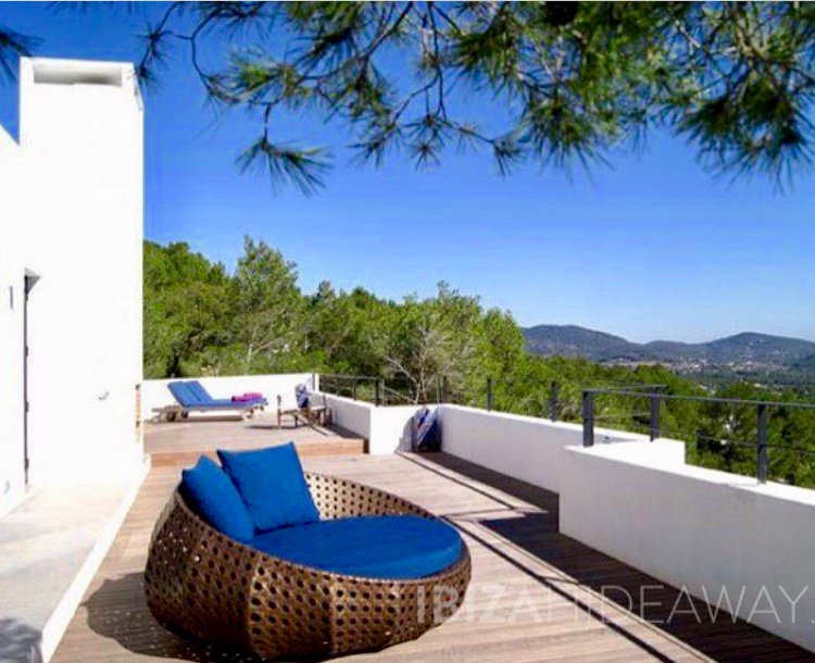 How’s your vista this morning? #ibiza #viewsfordays #alfrescoliving #campviews #cocktails #amigos #familia #kickbackandrelax #ibizastyle #liveyourbestibizalife #ibizahideaway