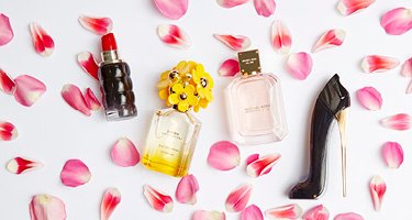 ThePerfumeShop's tweet photo. Spoil your best girl this #galentinesday with a new perfume 😍 https://t.co/Ovx5Rwg4Uc https://t.co/w8Z2LLQ10I