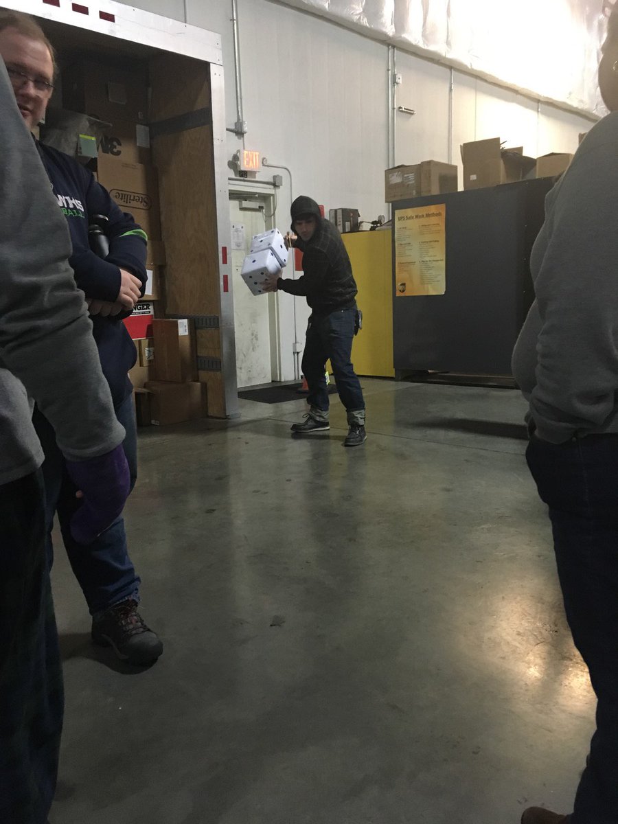 ⁦⁦<a href="/UPSCOHONIGHT/">UPS COHO NIGHT</a>⁩ Rolling the dice, to demonstrate how at risk behaviors can have costly consequences.  #dontgamblewithsafety ⁦<a href="/NEHUBPEAK/">NE HUBs</a>⁩