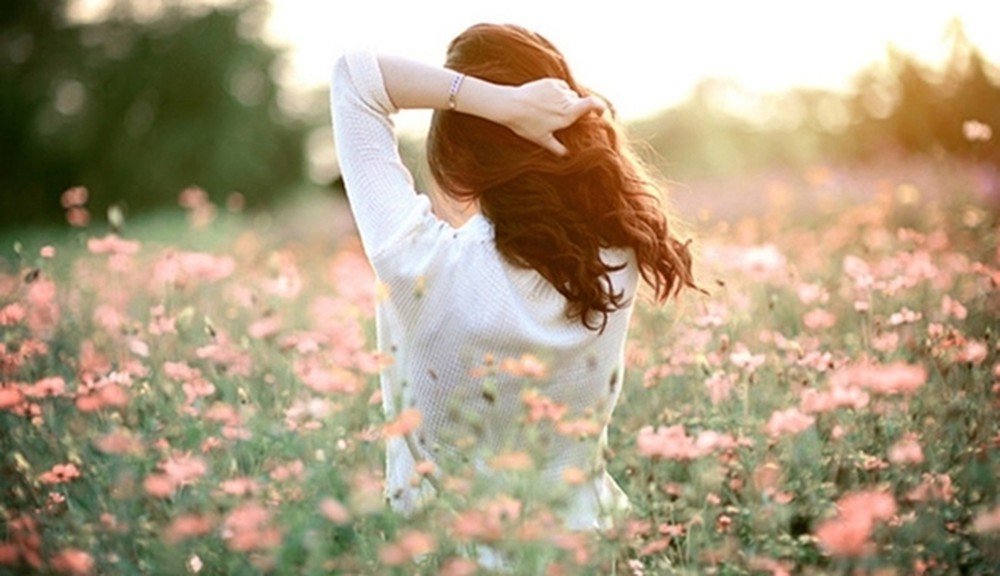 We all have a person to hide in the bottom of our hearts. When we think about that person, we feel like a pain inside, but we still want to keep that person with us. It was the first person who gave me a sense of something ... called love.
#Vietnobletours