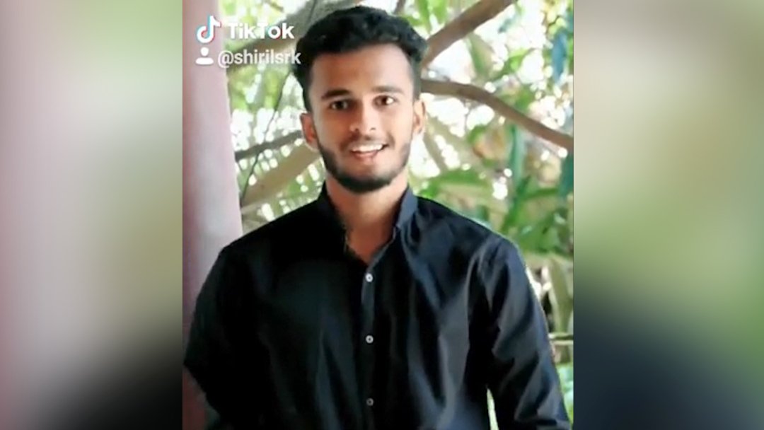 mathrubhumi's tweet photo. മാതൃഭൂമി.കോം അടിപൊളിയാണ് ലൗന്റെ #ButILU ലേക്ക് മത്സരത്തിനെത്തിയ ടിക് ടോക്ക് മത്സര രംഗം. അയച്ചുതന്നത് ഷിറില് https://t.co/28Tz2BuqBE #ButILU #AdipoliyaneLove #Youth #Mathrubhumi https://t.co/YRVX4MijPZ