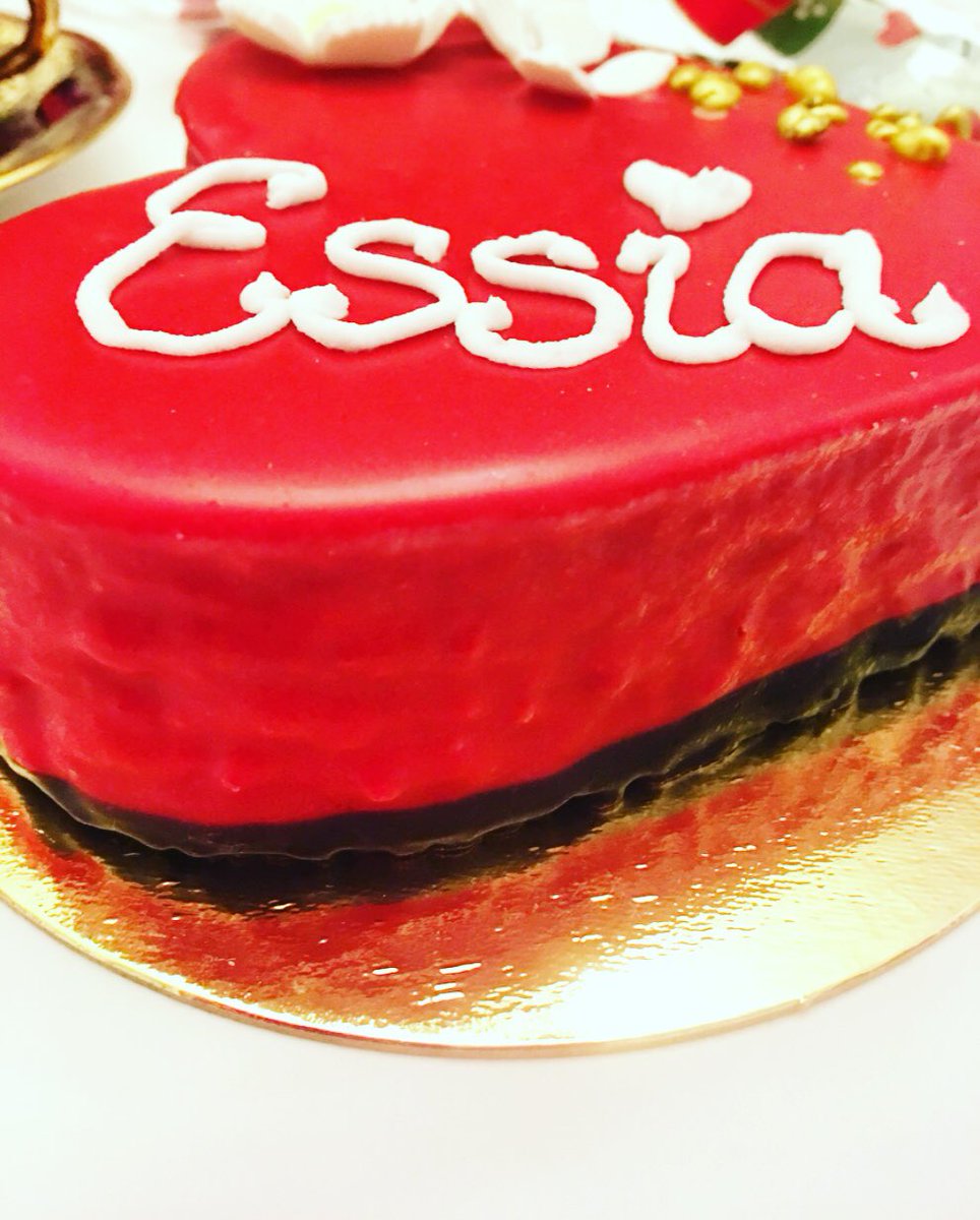 essia_jelassi's tweet photo. ❤️❤️❤️👑🌹🌹🌹 https://t.co/wOOa61MENr