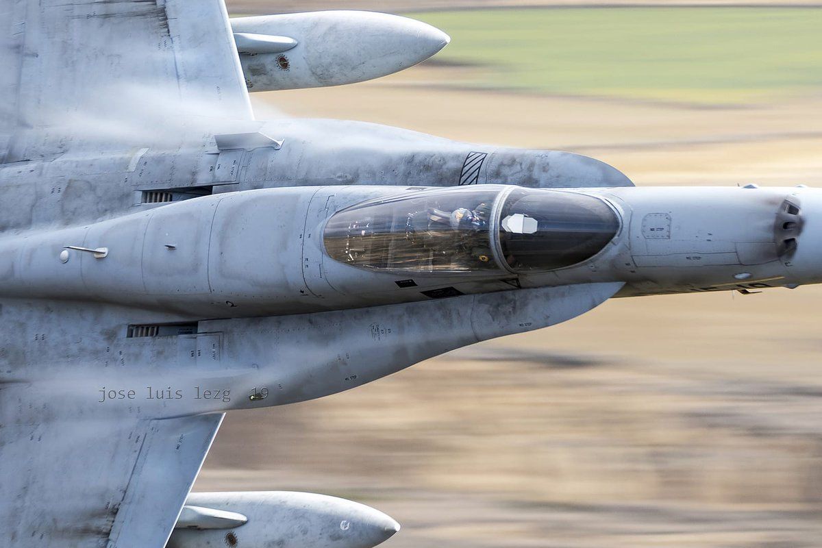 Volando a Baja Cota. Vía <a href="/EjercitoAire/">Ejército del Aire y del Espacio</a> 
<a href="/Defensagob/">Ministerio Defensa</a> <a href="/EjercitoTierra/">Ejército de Tierra 🇪🇸</a> <a href="/Armada_esp/">Armada</a> 
#reclutamientoES