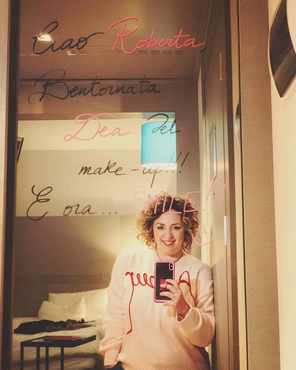nhhotelsit's tweet photo. NH Parma sa bene come coccolare i suoi ospiti ...come la super @Robyberta 😍😍😍 Il Fantastico #robybertamakeuptour continua questo weekend all'NH Pisa!
📷 robyberta
#13febbraio #robyberta #makeup https://t.co/TuL4hL3bA1