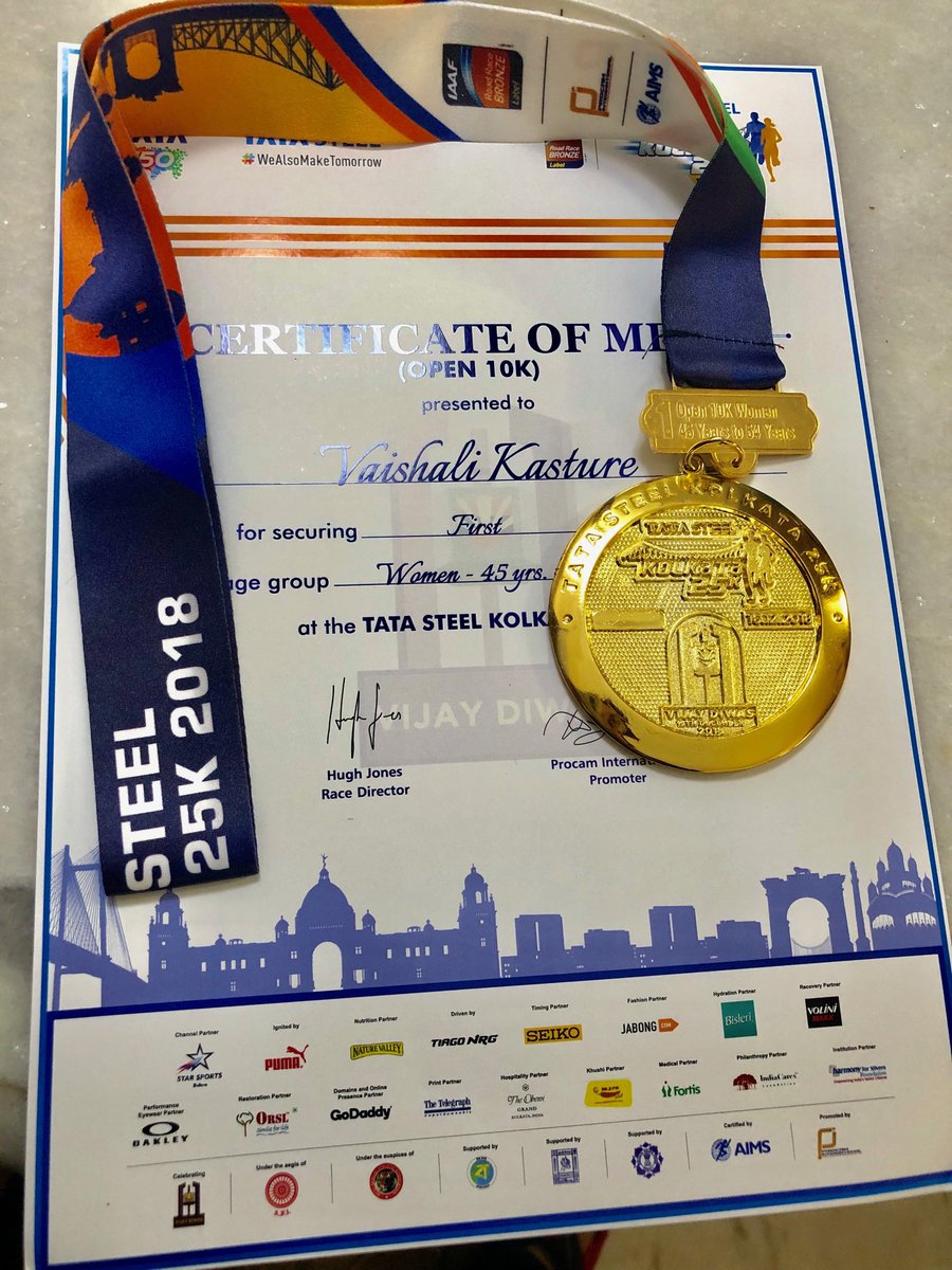 Vaishali_Kastur's tweet photo. Gold from the TSK 10km race in Calcutta 🌈 https://t.co/VrT0hGzauw