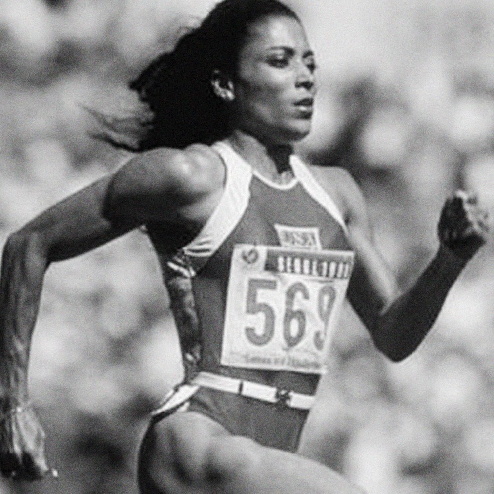 BMTSport_sa's tweet image. Florence Griffith Joyner is considered the fastest woman of all time. Her world records set in 1988 for both the 100m and 200m still stand. 
-
#sports #sportstars #legendsofsport #inspiration #motivation #trackandfield #athletics #running #worldrecord