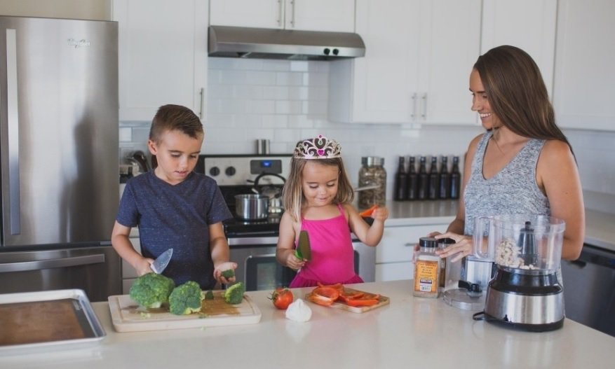 How to design a Montessori-inspired kitchen for your kids. bit.ly/2DMpagC #PreciousCargoEducation #Montessori