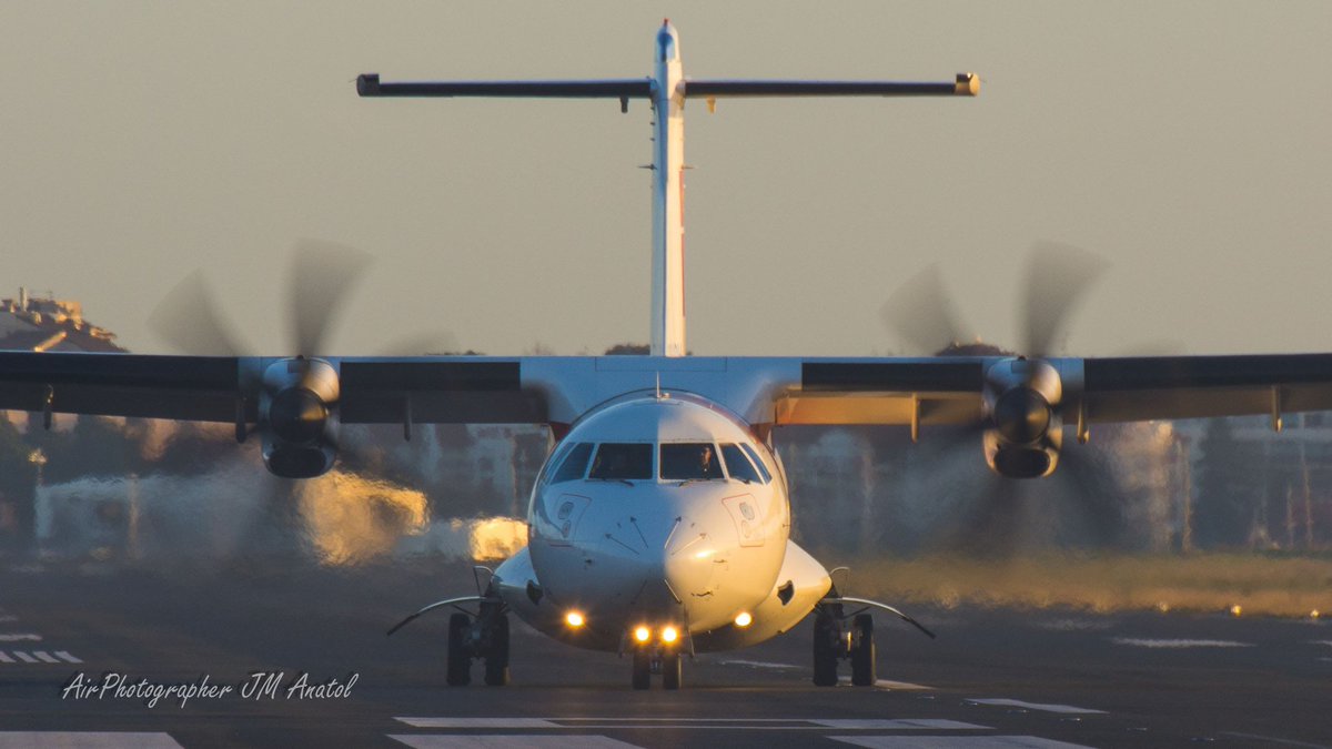 jmanatol's tweet photo. #CaraACara #FaceToFace con el primer @ATRaircraft de @AirNostrumLAM @Iberia en #aterrizar en @DonostiAir #LESO por la mañana
@controladores
#landed #atrpilot https://t.co/SarJABFQle