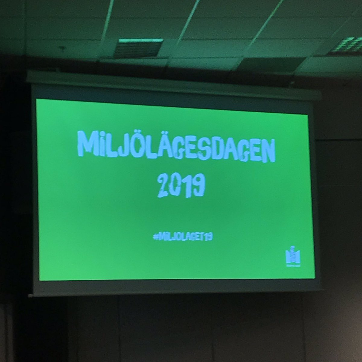 Asa_Hell's tweet photo. Dags för årets Miljölägesdag i Malmö. Nu får vi se hur långt vi har kommit o hur vi ska flytta positionerna längre fram. #miljolaget19 https://t.co/FFNbMhmBiW