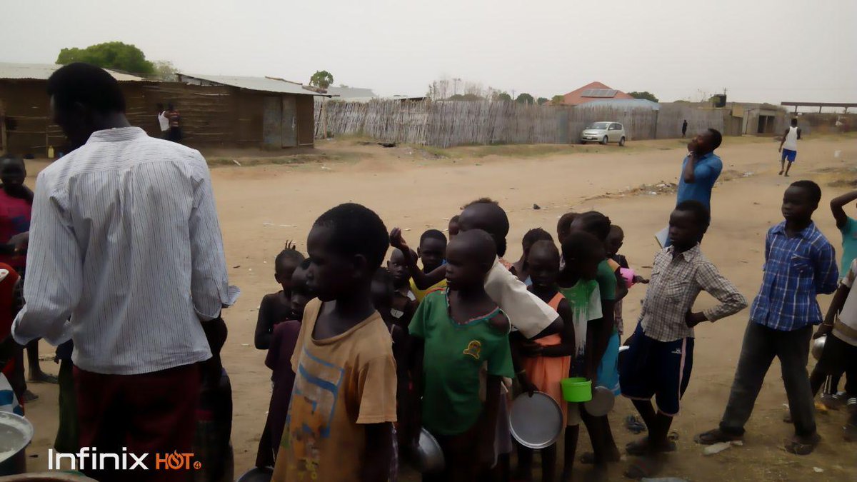 eatBCH_SS's tweet photo. Another busy day in Juba at @junubos as we fed hundreds of children. We served red beans with asida and the kids loved it. Amazing how useful crypto can be in South Sudan! #BCH #Humanity #SouthSudan https://t.co/XGWqQtfyk2