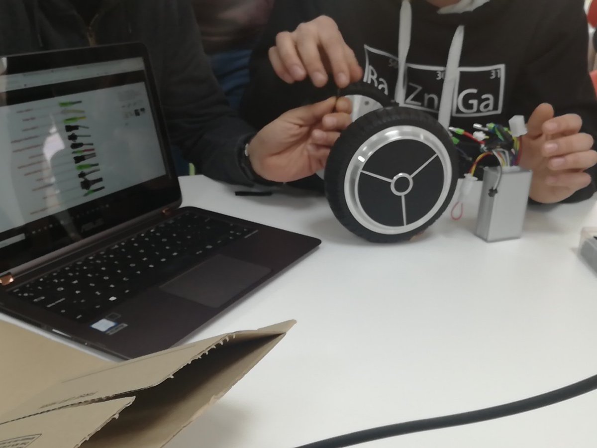 De vuelta al trabajo 💪👏 <a href="/iestomvalmadrid/">IES Tomas y Valiente</a> #karrokit #emprendimiento