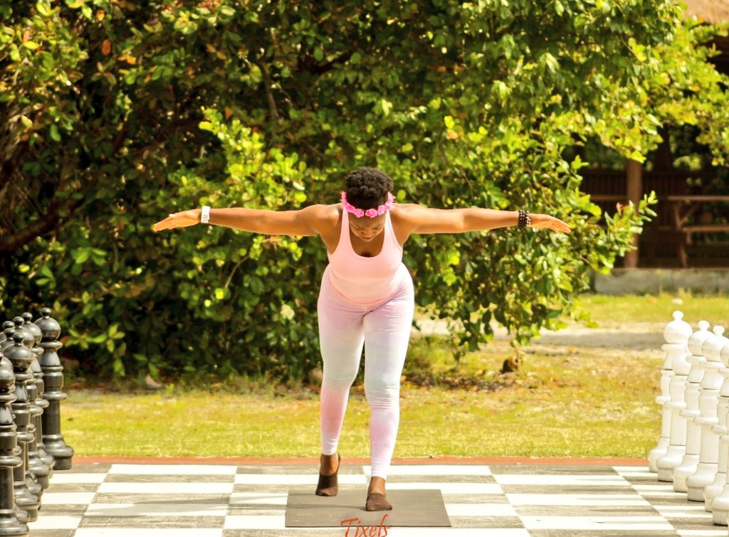 tomixin's tweet photo. Our Yoga instructor.......🔥🔥🔥🔥

We can shoot you doing what you love best.....

#photoshoot #PhotographyIsArt #photography #photographer #photooftheday #photo 

📸 : #tixels https://t.co/7f2GZXZ47d