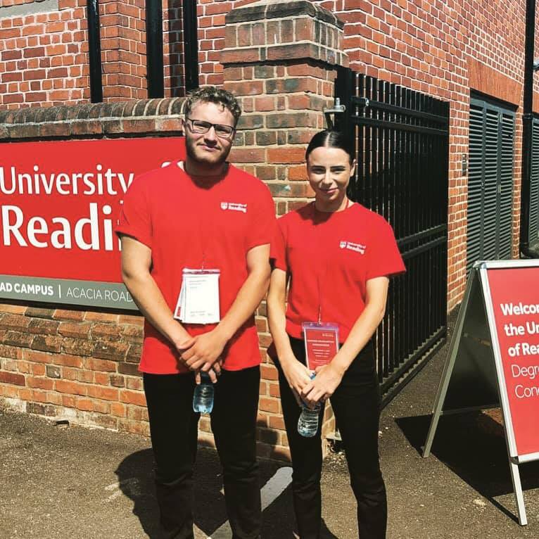 UniRdg_CJ's tweet photo. 🙋♀️🙋♂️If you know you're going to be around in July, why not apply to work as a Graduations Ambassador? 👩🎓👨🎓The super organised Graduations team have asked us to advertise already, so you can apply online via Campus Jobs until 12th April!! ☑️#studentjobs #graduations2019 #UoR https://t.co/ev4iPRfwcg