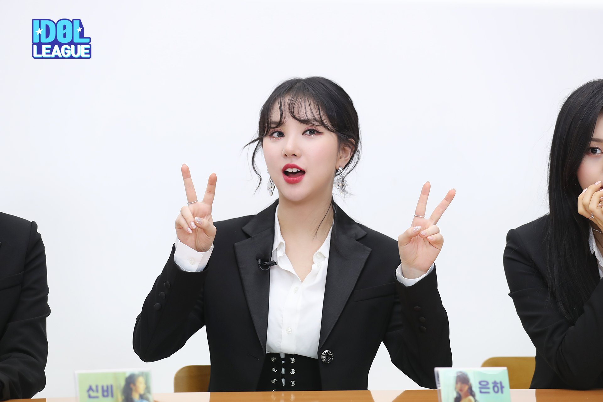 DzRbZMOV4AAObLz.jpg:large