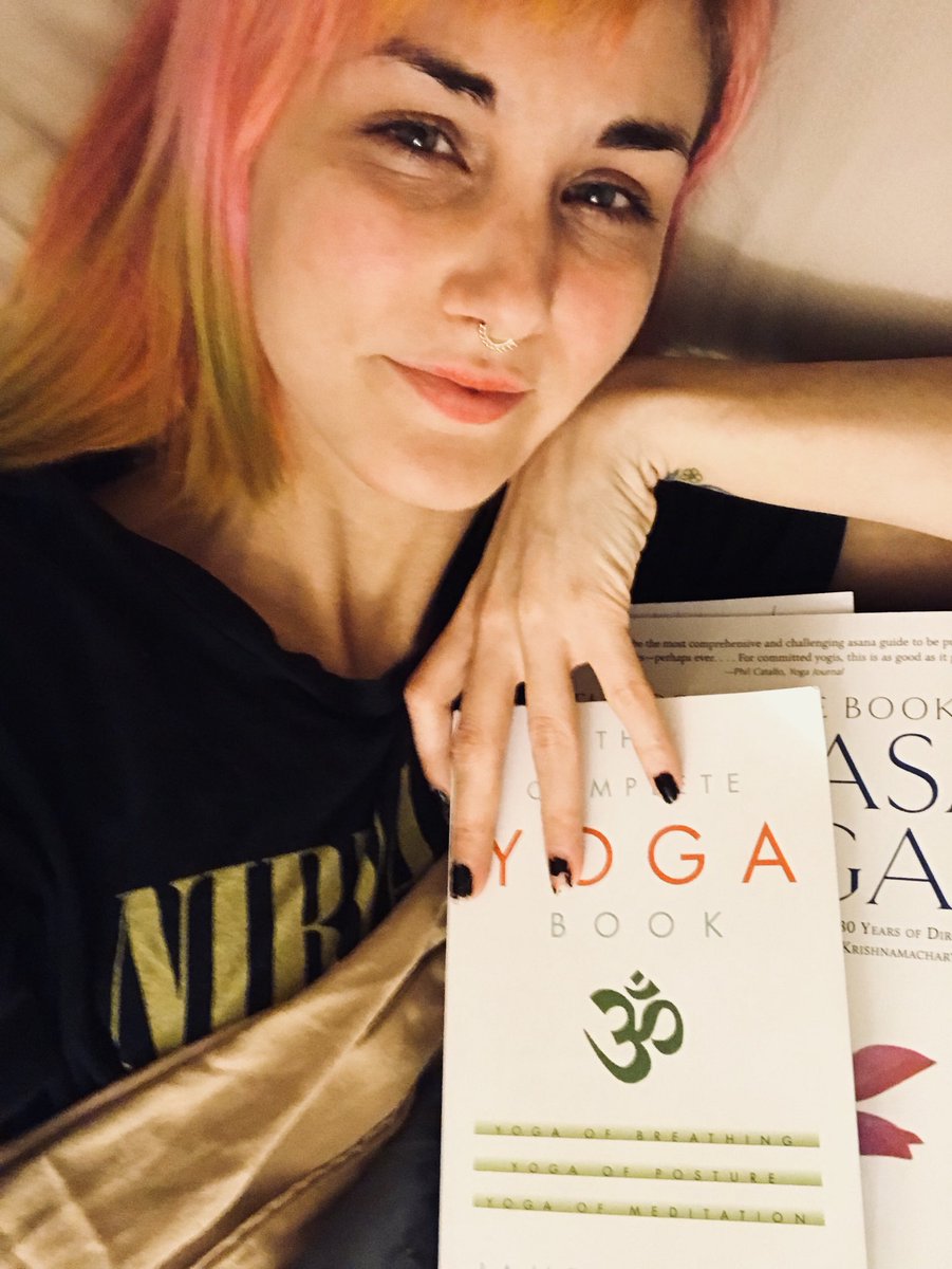 nagisakee's tweet photo. What is this sorcery?!? In bed before 3 AM? Oh but wait... have to study 😎🙌 fuck I’m beat! Love you peoples!! ❤️🦊😈🍾🙌😎😭🤗 #nolife #fulltimestreamer #fulltimestudent #working24/7 #help #burningcandles #yoga #needsleep https://t.co/P6NBQ5gL1C