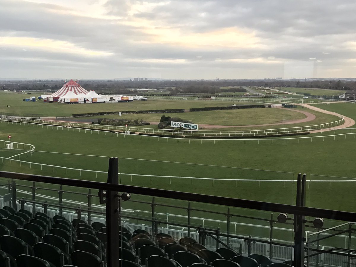 ivanv_clever's tweet photo. @AintreeRaces is the venue for today's last leg of #TSLE2019, it's been a fantastic tour and so glad that @Clever_Lend supported these events.
And if you look carefully in the middle of the track you can see the Man Utd training ground!! https://t.co/7JCCnJGgCC