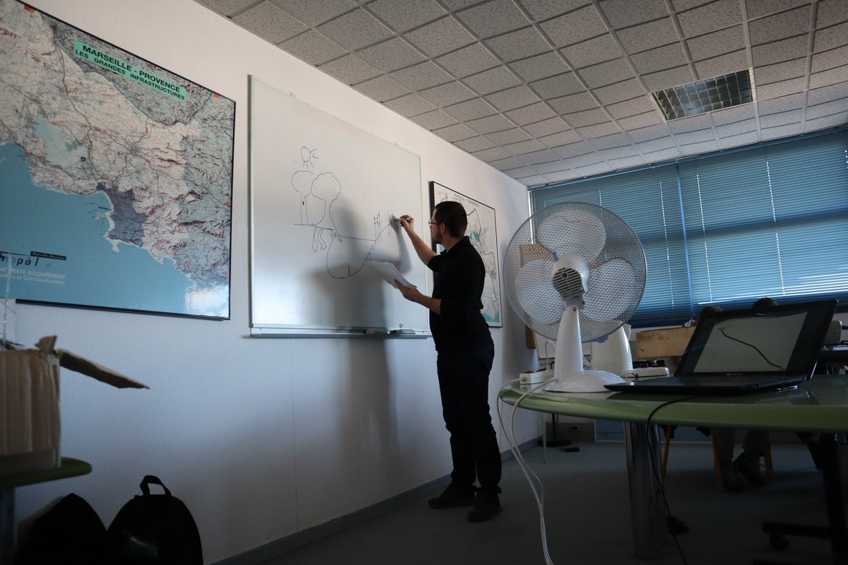 e4asso's tweet image. 2 jours d'animation sur les #rivière avec les jeunes du Centre Social de Frais Vallon à #Marseille. Découvrir la #ripisylve et la #biodiversité avec nos animateurs et les outils, certains développés par @mrepaca.