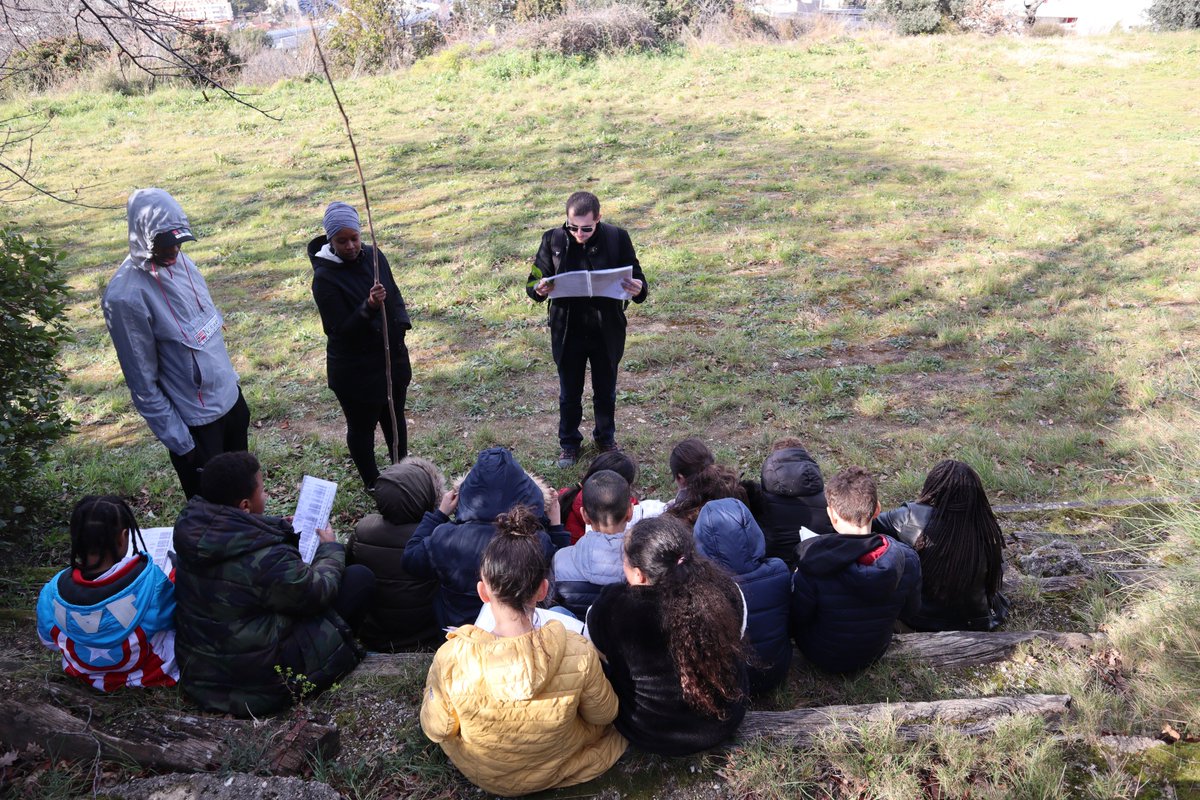 e4asso's tweet image. 2 jours d'animation sur les #rivière avec les jeunes du Centre Social de Frais Vallon à #Marseille. Découvrir la #ripisylve et la #biodiversité avec nos animateurs et les outils, certains développés par @mrepaca.
