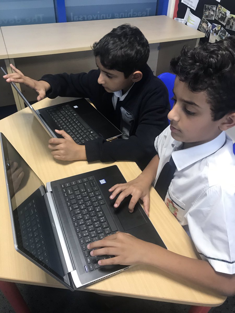 JPS_Year4's tweet photo. #JPS4E are really enjoying their introduction into @Minecraft this afternoon #JPSComputing #JPShappiness 💻 they are currently building flags of the world 🇦🇺🇨🇦🇩🇪🇵🇰🇦🇪🇺🇸 https://t.co/67VYNicxoZ
