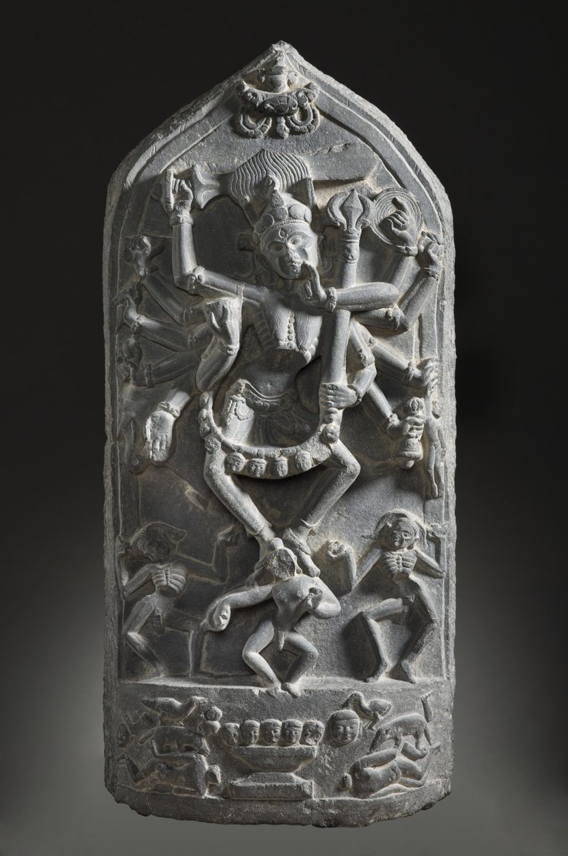 A terrific 900 yr old murthi of Goddess Chamunda belonging to Pala empire who ruled over Bengal & Bihar. Notice the Mundamala & the Scorpion on the torso. At the very base r depicted asuras Chanda & Munda in a decapitated form. Smuggled away at  @LACMA  https://collections.lacma.org/node/224708 