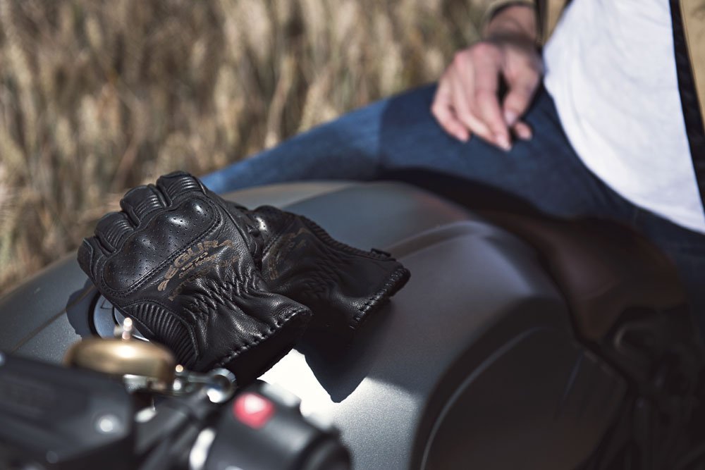 Segura Cassidy Gloves Brown.
  
#segura #cassidy #brown #gloves #bikegloves #motorbikegloves #motorcyclegloves #bikergloves #bikerprotection #bikerarmour #armour #biker #bikerclothing #motorcycle #motorbike #superbike #bikerfashion #motorbikefashion #tranam #bikerheadz #bikers